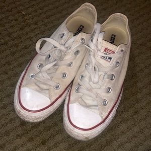 White converse low tops